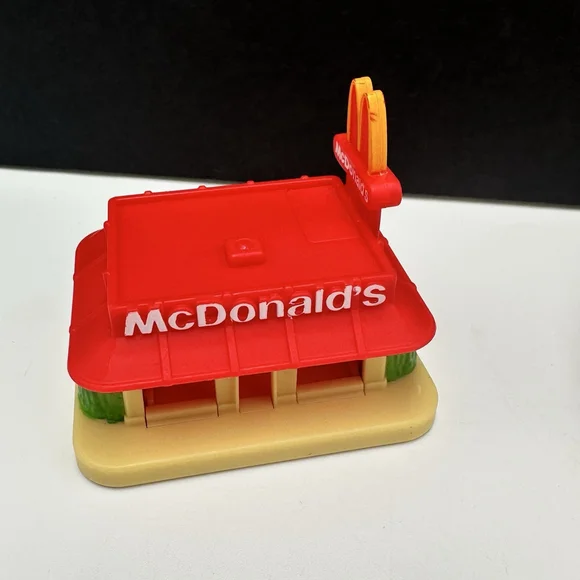 McDONALD'S 2025 Lil McDonalds #2 Restaurant & #14 Miniature Sign Lot of 2 Toys - Picture 2 of 10